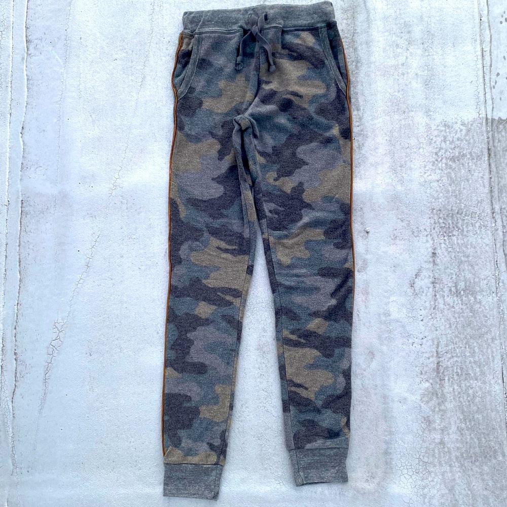 NEVER WORN T2Love Fleece Camo Sweats with Gold Piping